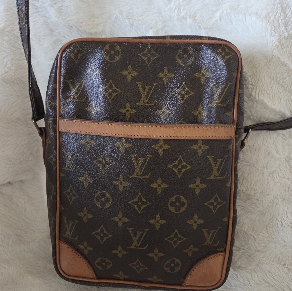 Louis Vuitton Danube bag 11x8x3 - Picture 9 of 13